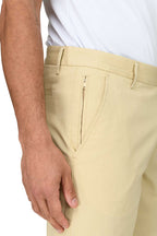 Shorts für Männer mit praktischer Reißverschlusstasche in Beige