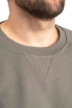 Herren leichter Pullover mit Ziernaht und Rundhalsausschnitt in Anthrazit