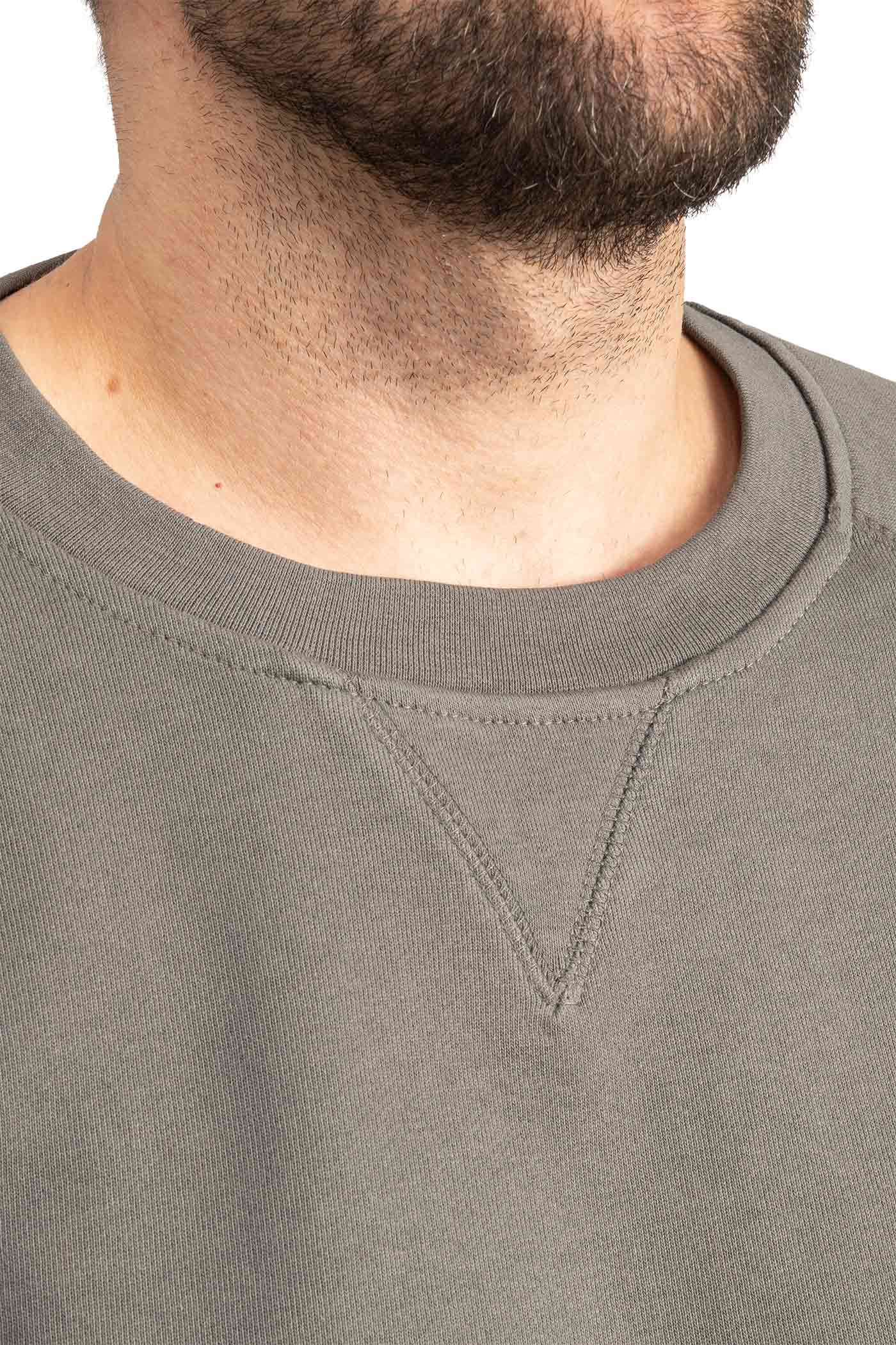 Herren leichter Pullover mit Ziernaht und Rundhalsausschnitt in Anthrazit