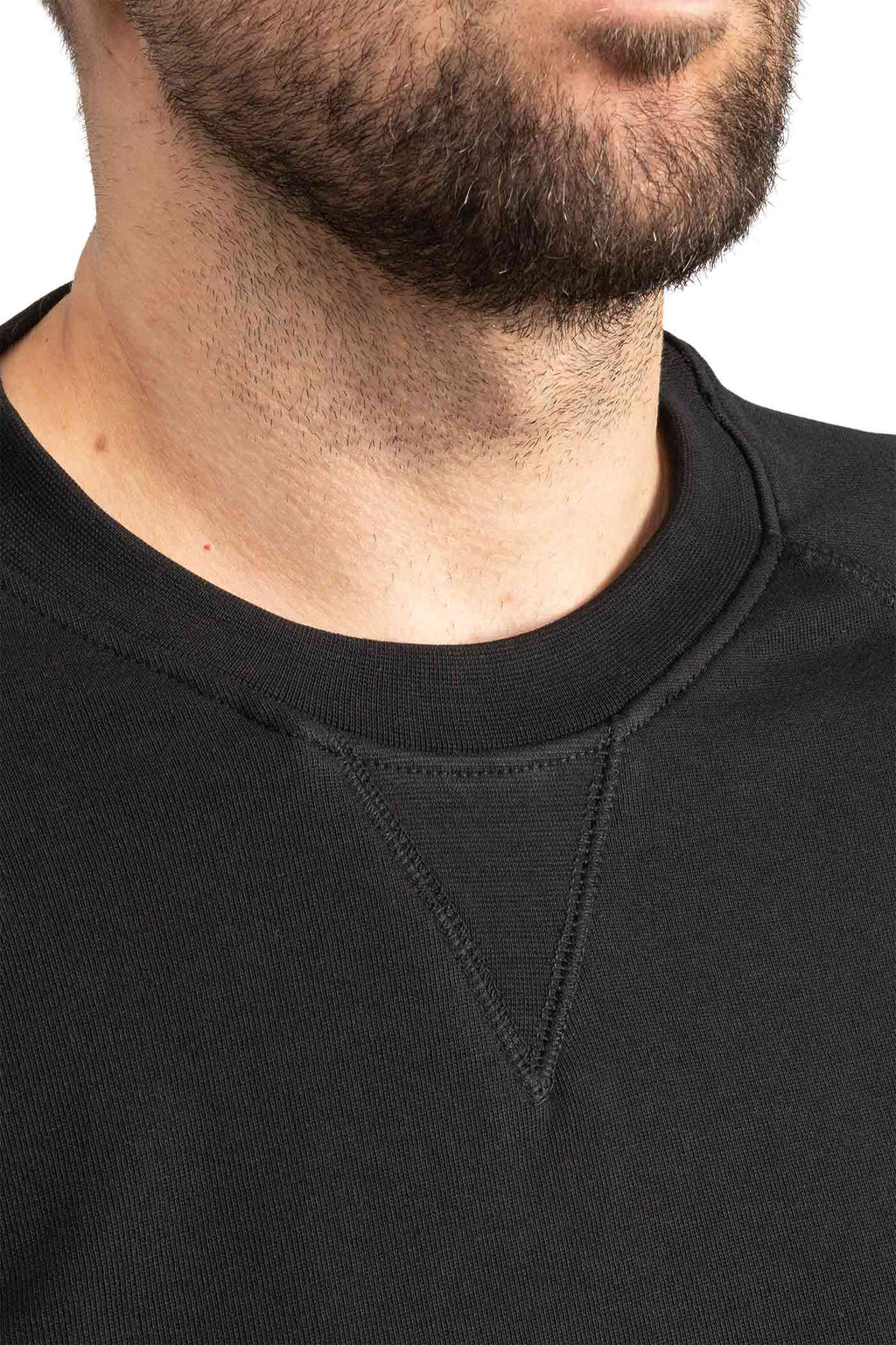 Herren leichter Pullover mit Ziernaht und Rundhalsausschnitt in Schwarz