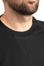 Herren leichter Pullover mit Ziernaht und Rundhalsausschnitt in Schwarz