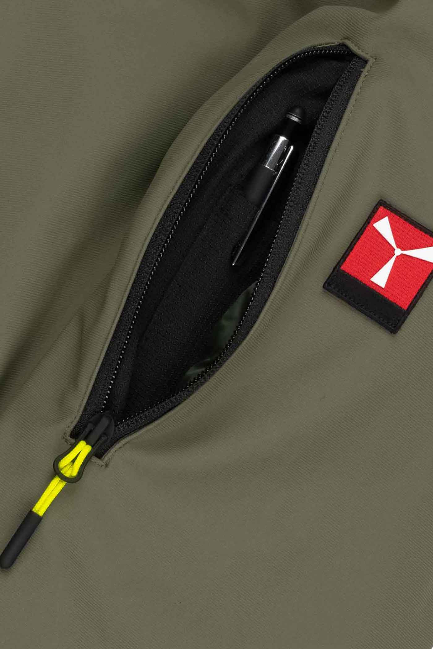 Herren Winterjacke Armtasche mit Reißverschluss in Olivgrün