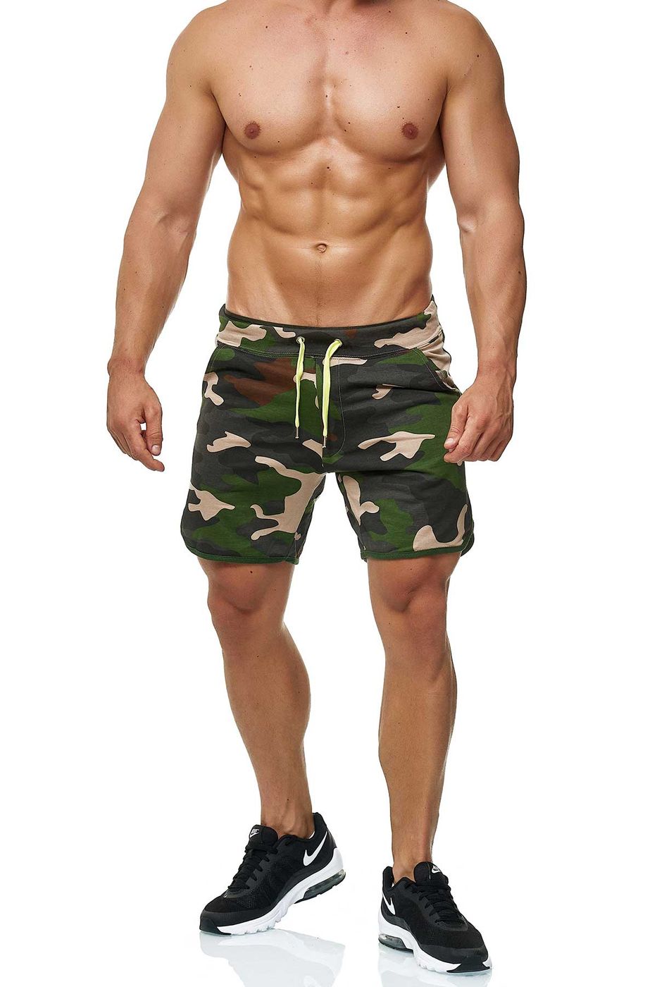 Sportliche Shorts für Männer mit Bendel in Camouflage